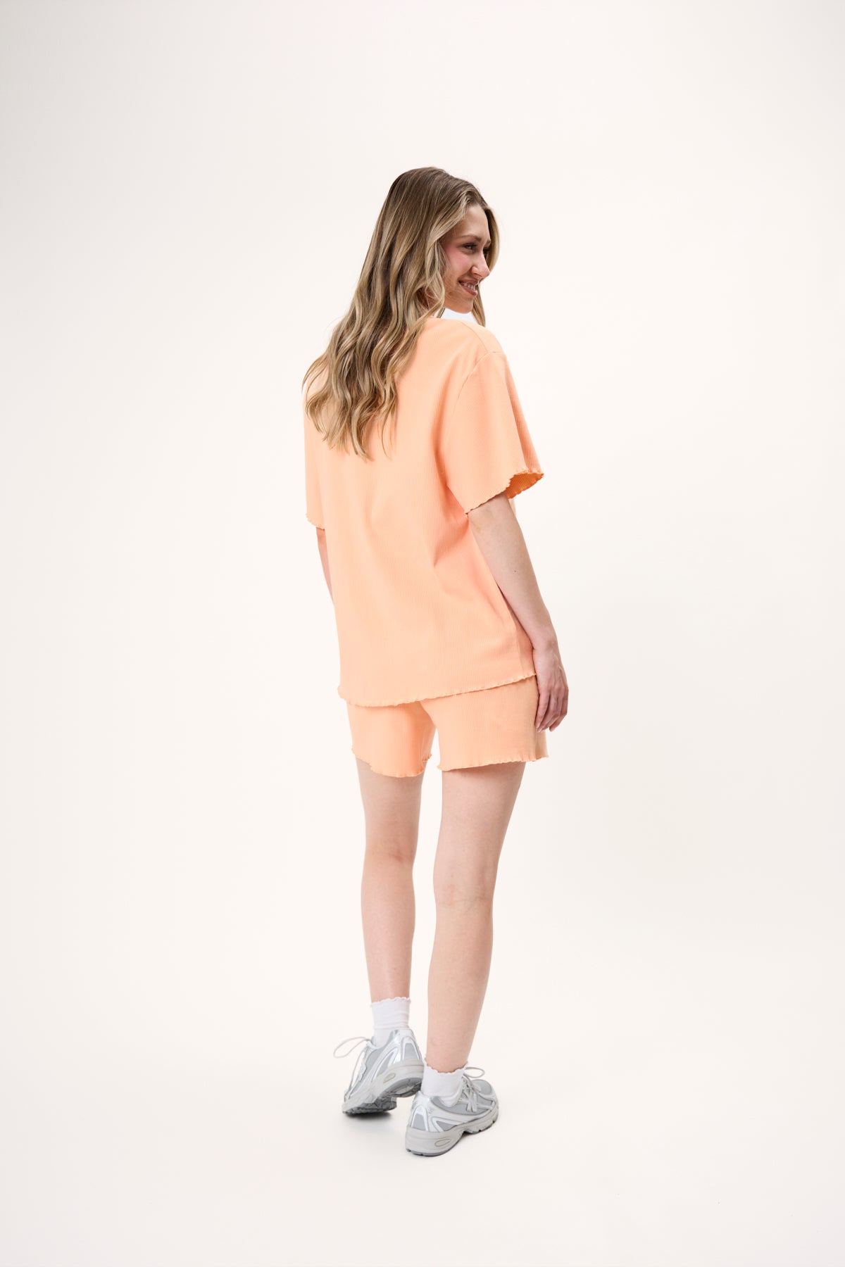 oh-april-sweet-peach-set-bluse-shorts-loungewear image 3