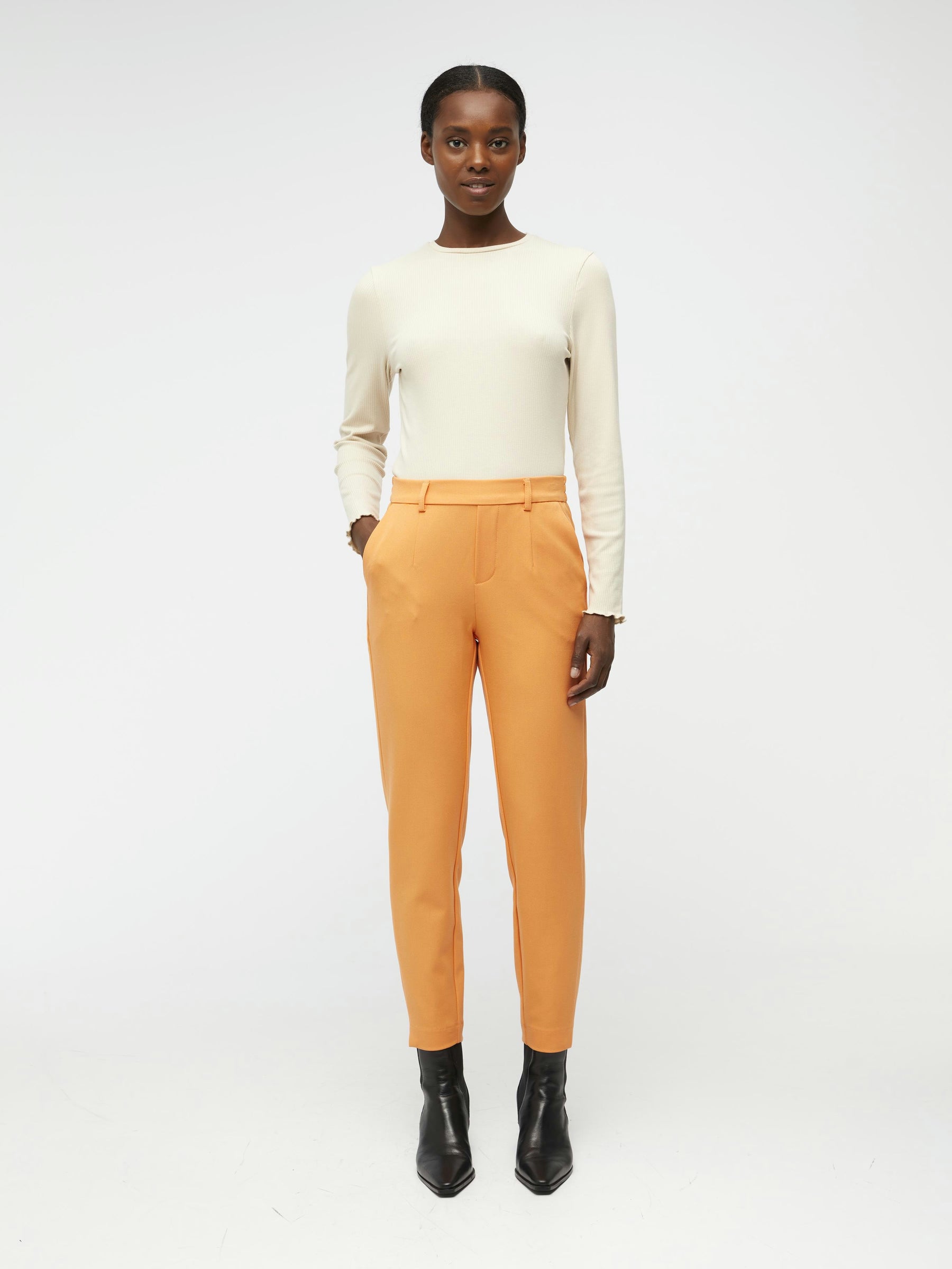 object-objlisa-slim-cropped-hose-bundfalten-schwarz image 4