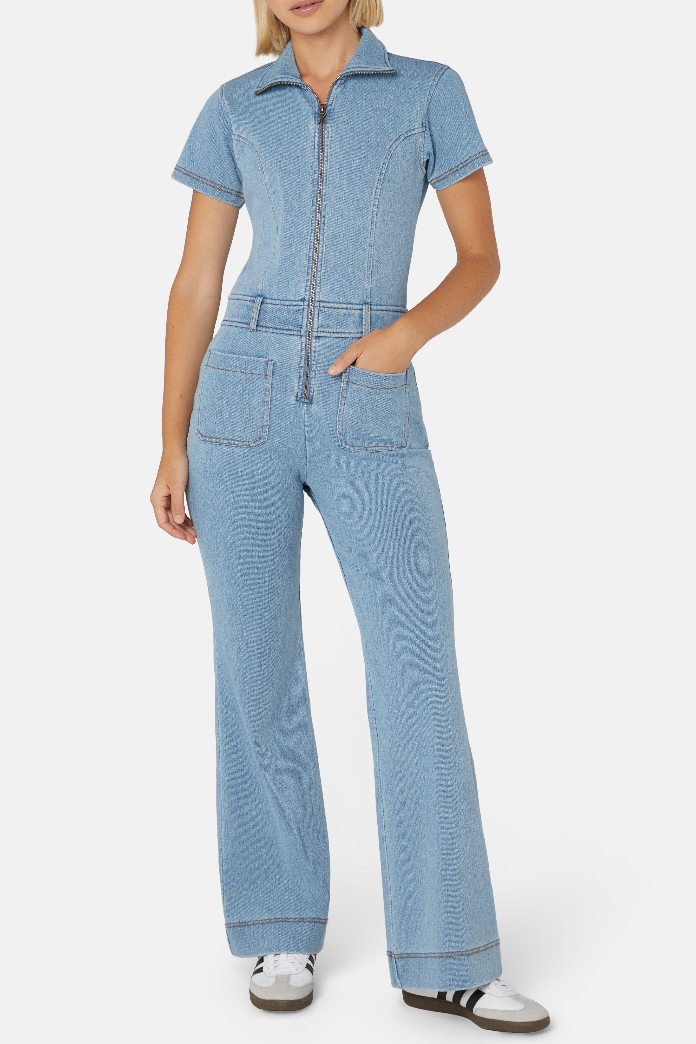 onepiece-denim-fit-flared-jumpsuit-hellblau image 2