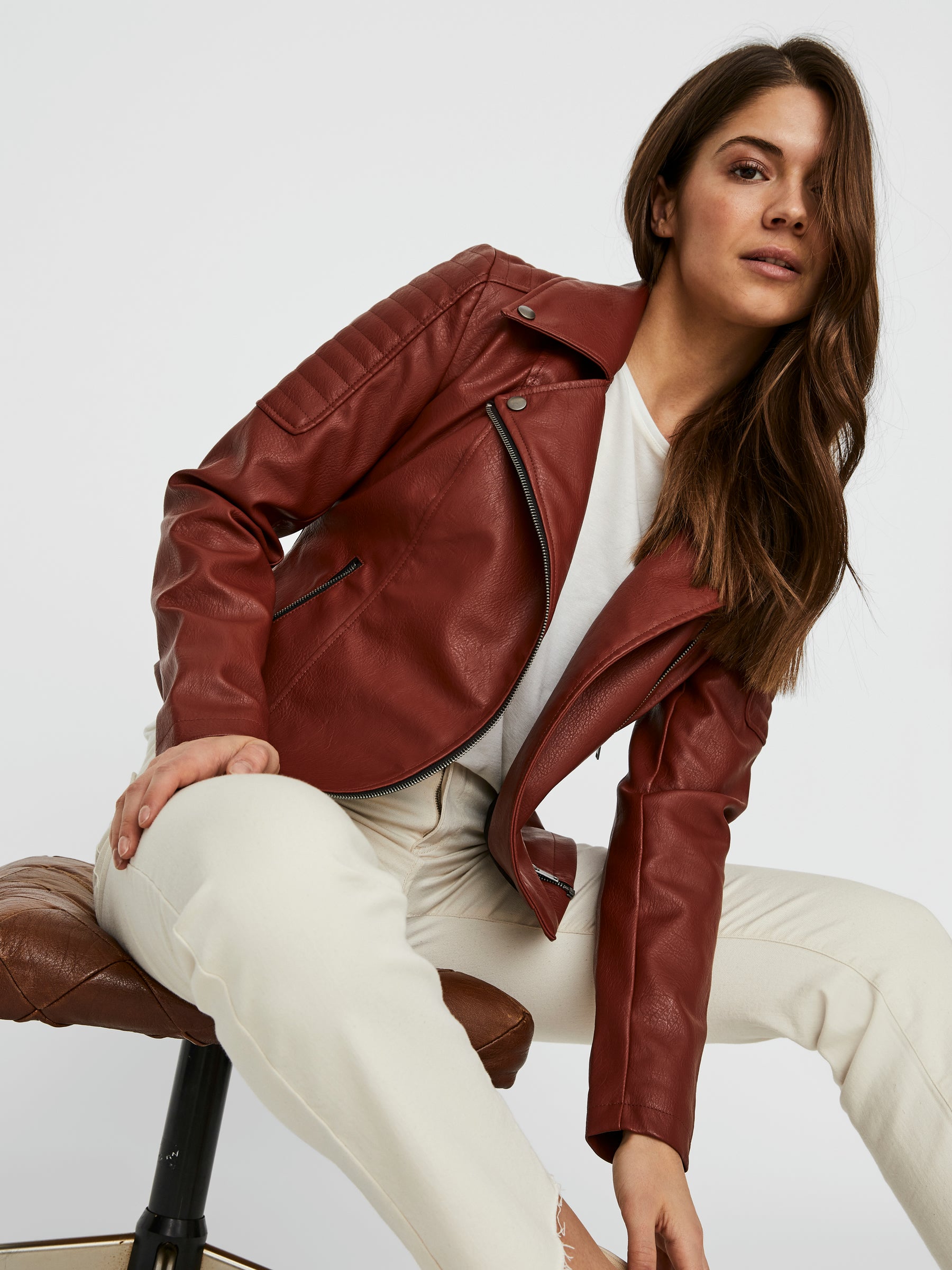 noisy-may-kunstleder-jacke-kurz-tight-fit-schwarz image 7