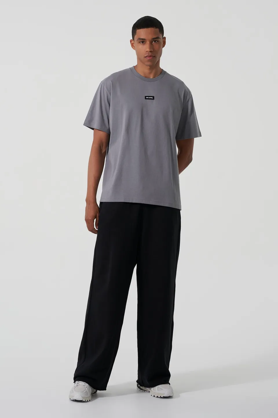 oh-april-boyfriend-t-shirt-dark-grey-shirt-oversized image 1