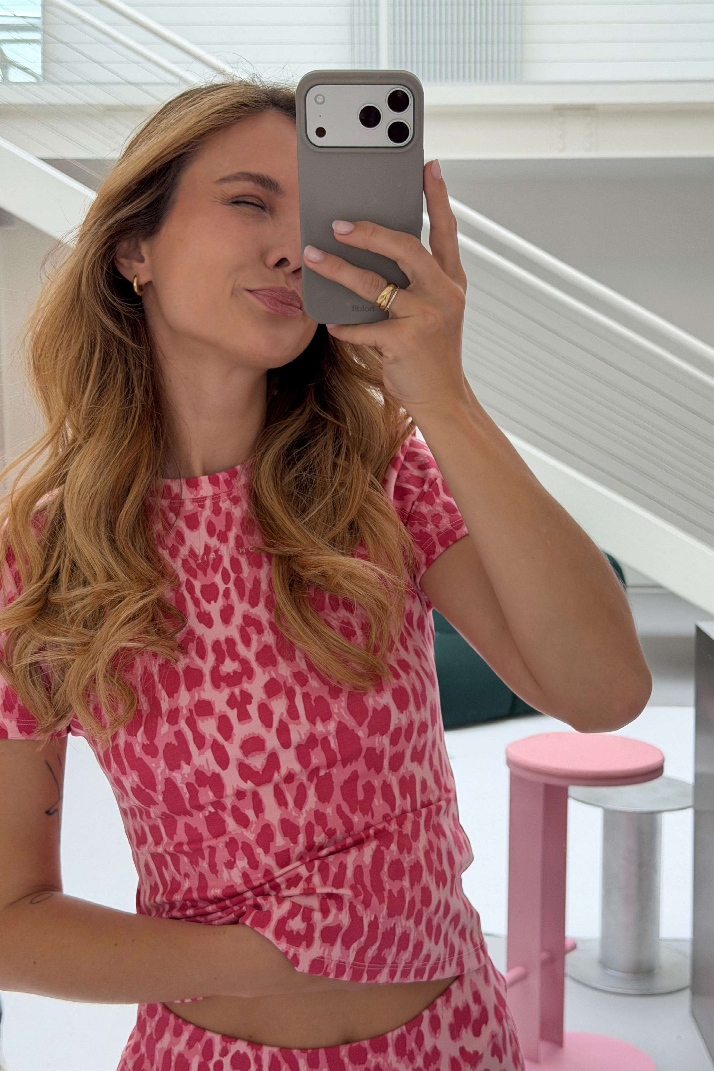 oh-april-joy-slim-fit-t-shirt-leo-raspberry-lyocell image 1