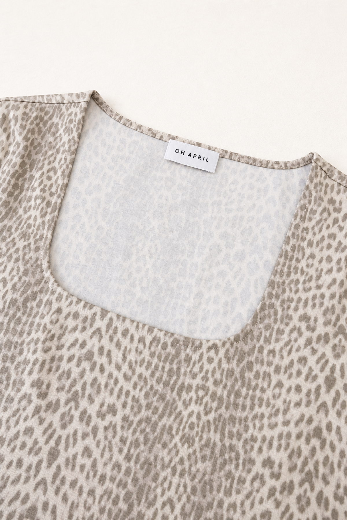 oh-april-kalina-t-shirt-micro-leo-beige-slim-fit image 4