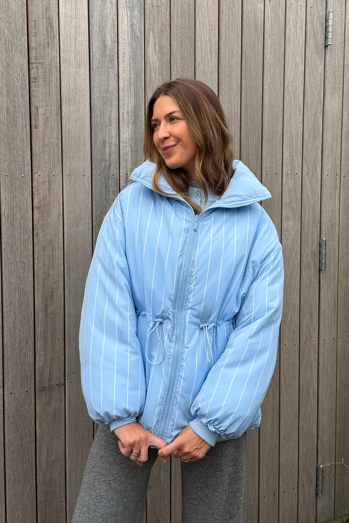 oh-april-wendbare-puffer-jacket-sky-blue-recycelt image 1