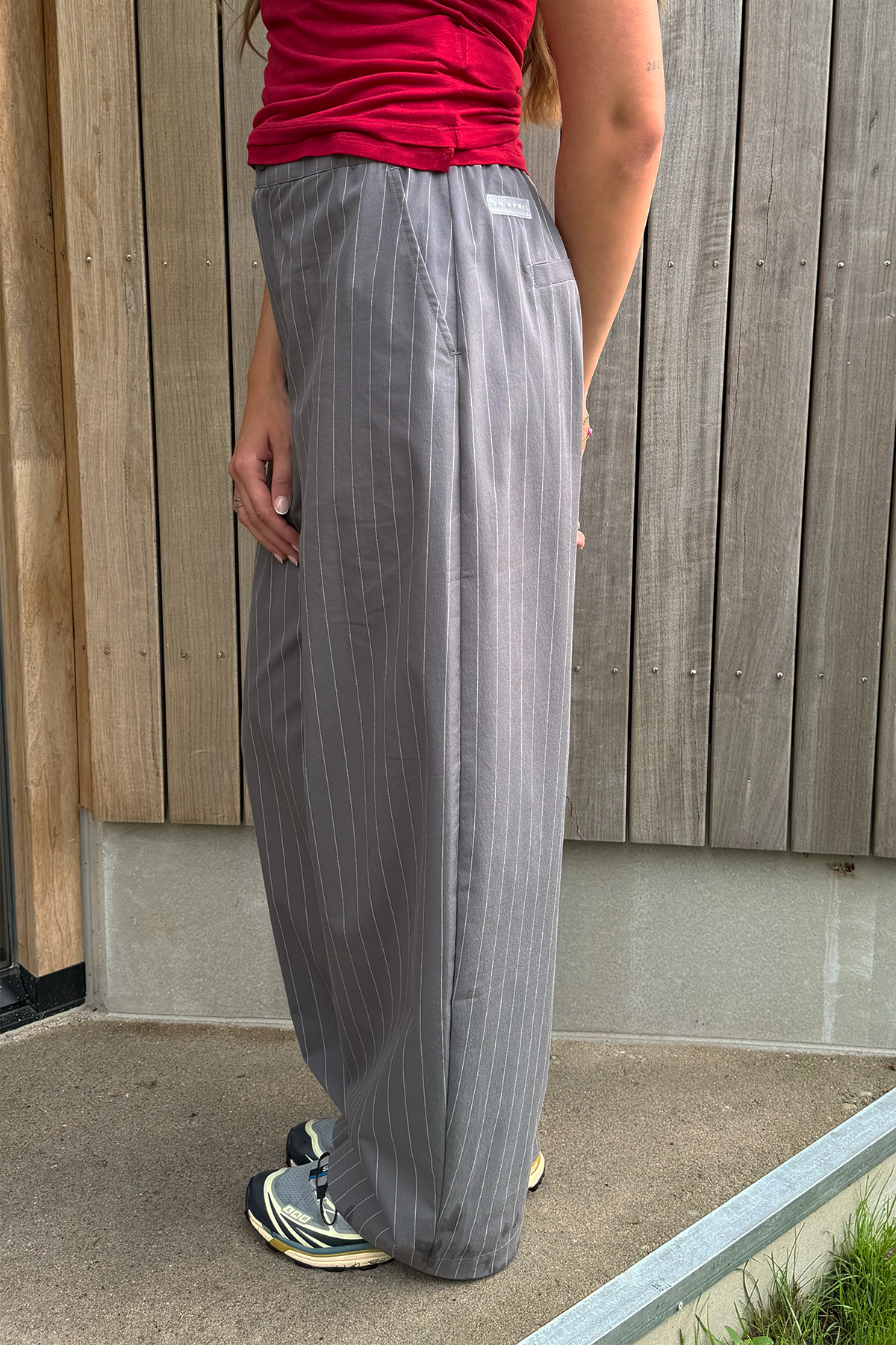 oh-april-tracksuit-pants-hose-dark-grey-nadelstreifen image 3