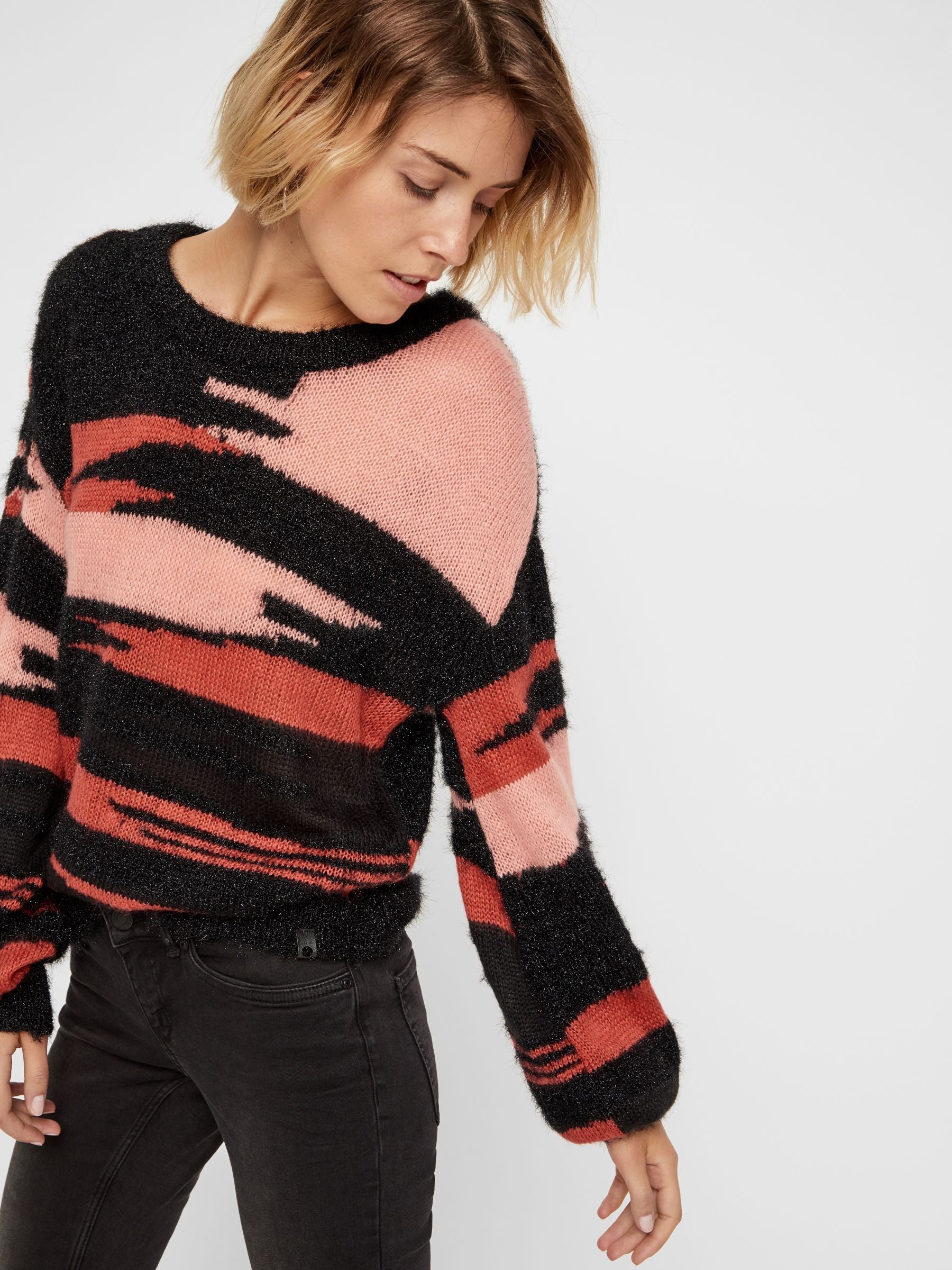 noisy-may-strickpullover-o-ausschnitt-buntes-muster image 5
