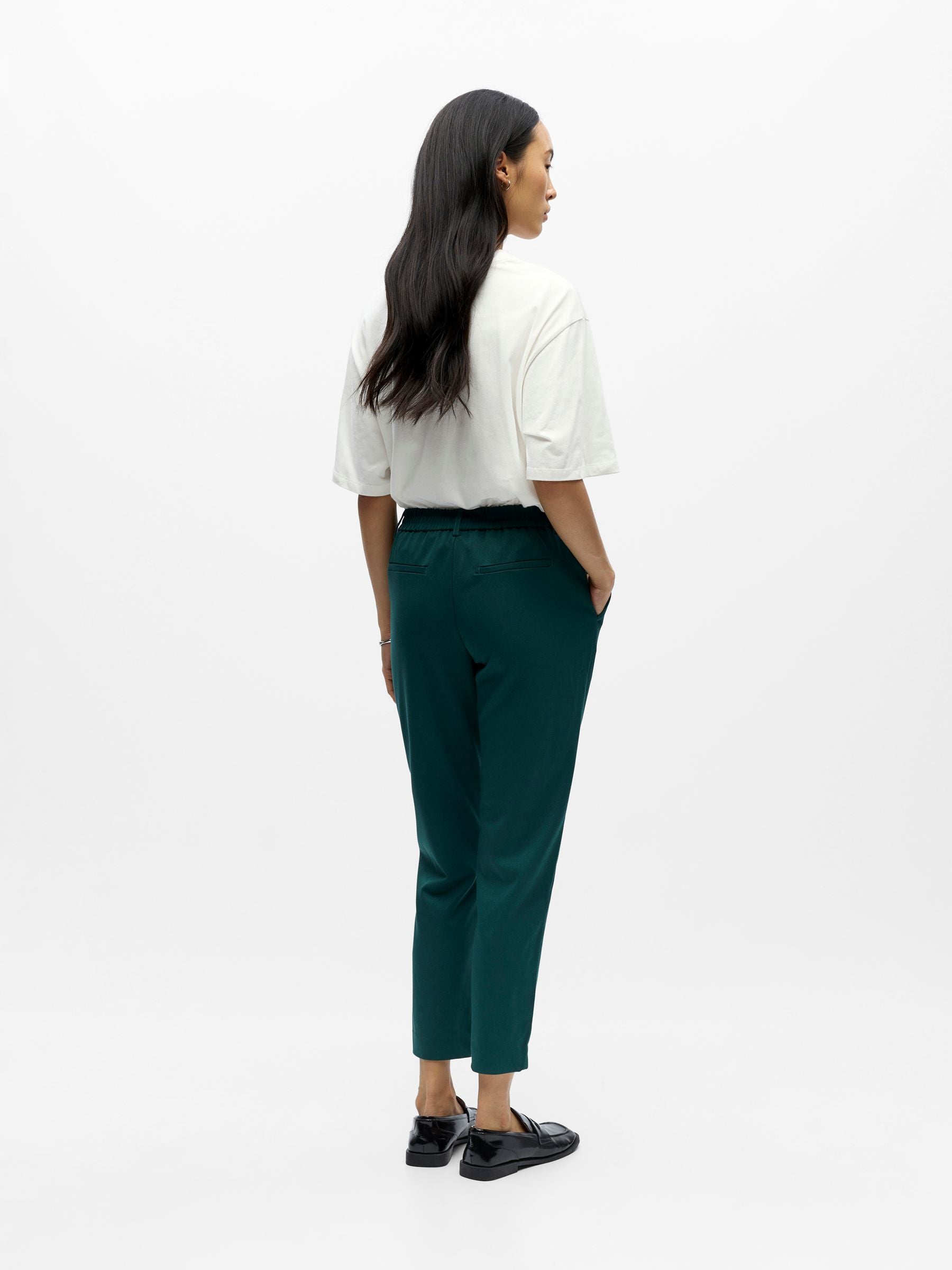 object-objlisa-hose-cropped-schmal-stretch image 3